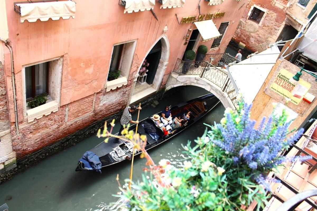 Charming Canal View San Marco Apartment Venedig